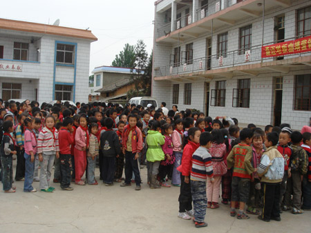 抗旱救灾绿巨人短视频APP导入地板在行动